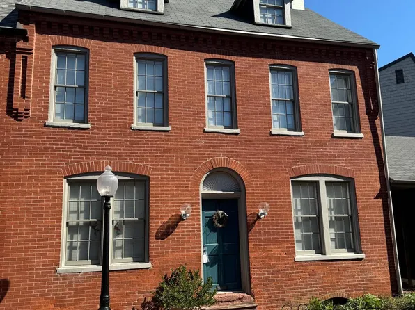 215 Old Trinity Pl, Lancaster, PA 17602