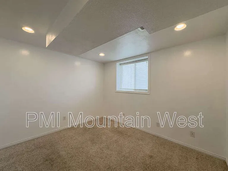 2419 W 1850 N — Photo 40