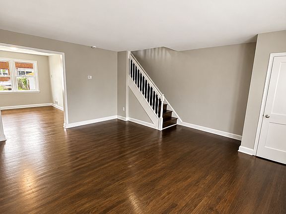 3rd image of 1905 Larkhall Rd