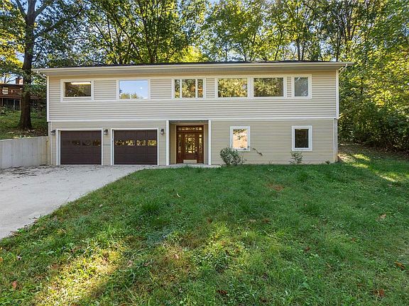 2nd image of 26 S Pindwood Ln