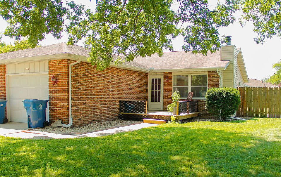 1st image of 1260 Deerpath Dr