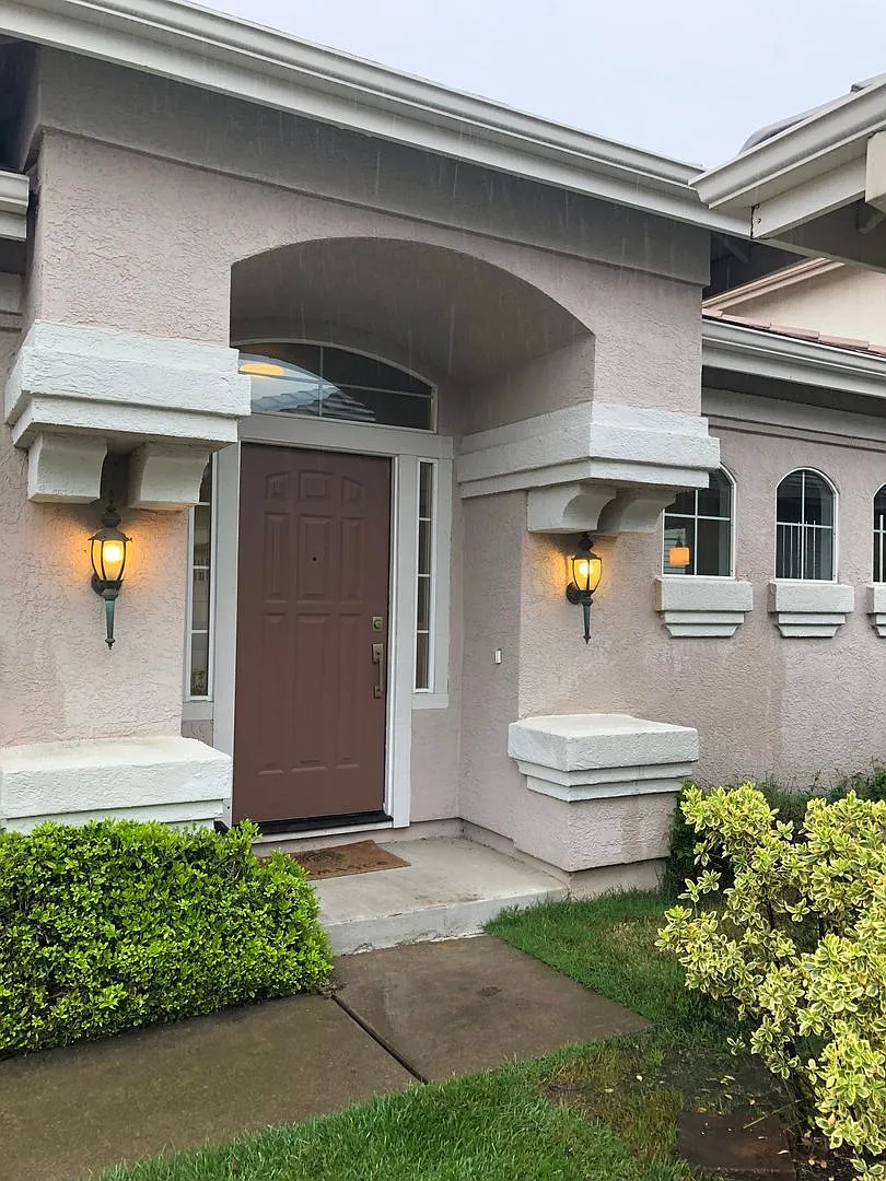 Easy Living in this Gated Comunity in the Heart of Folsom — Photo 1