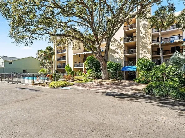 303 TARPON POINT, TARPON SPRINGS, FL 34689