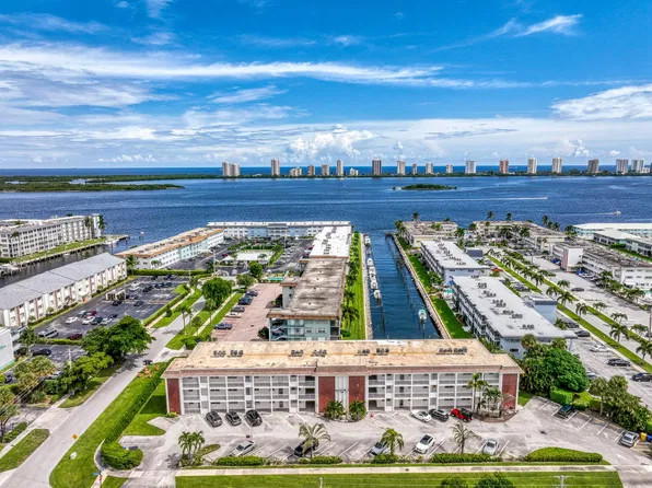 236 Castlewood Drive #205, North Palm Beach, FL 33408
