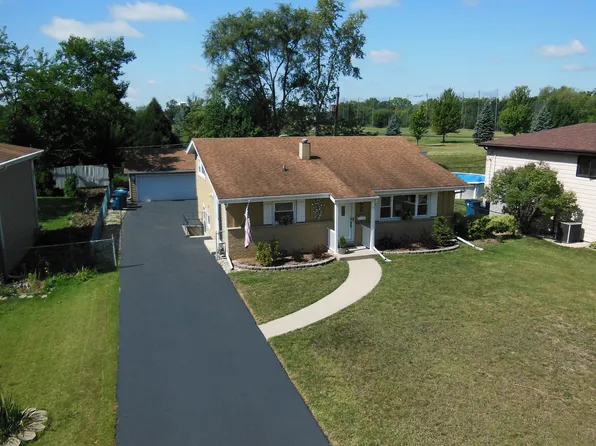 906 N Fischer Dr, Addison, IL 60101