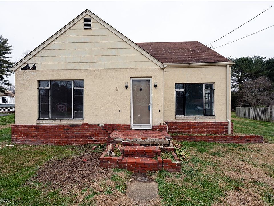 1st image of 102 Woodrow St