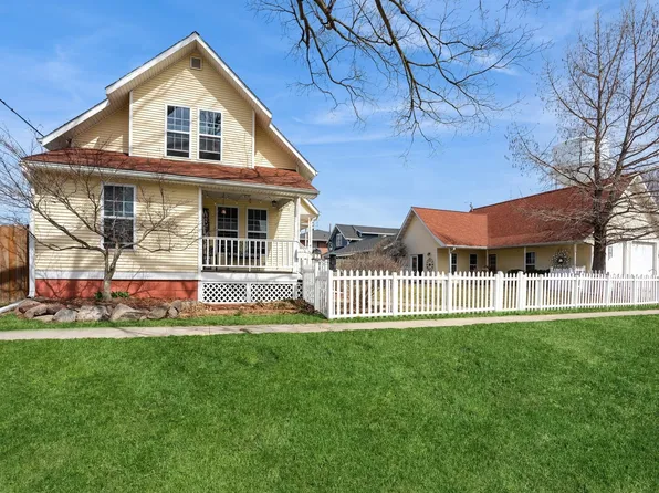 308 S 3rd Ave W, Newton, IA 50208