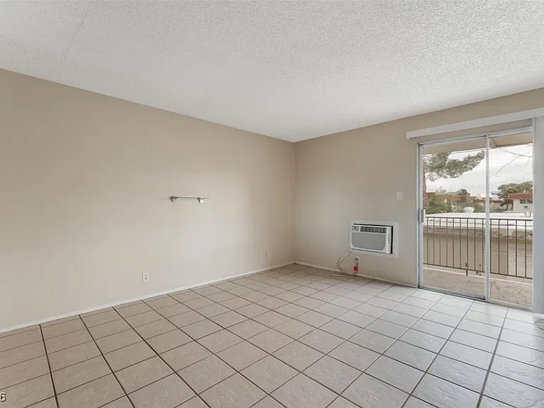 5440 Swenson St #18 — Photo 10