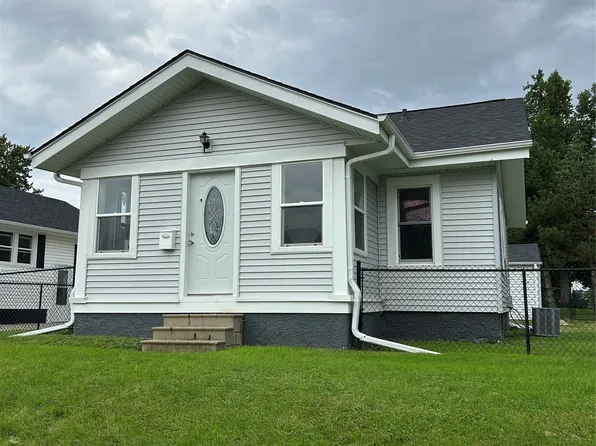 815 N 7th Ave W, Newton, IA 50208