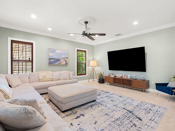 3rd image of 633 NE 20th Street