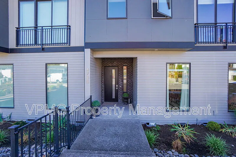 3 bed, 2.5 bath, 2432 sqft, $4,795 — Photo 3