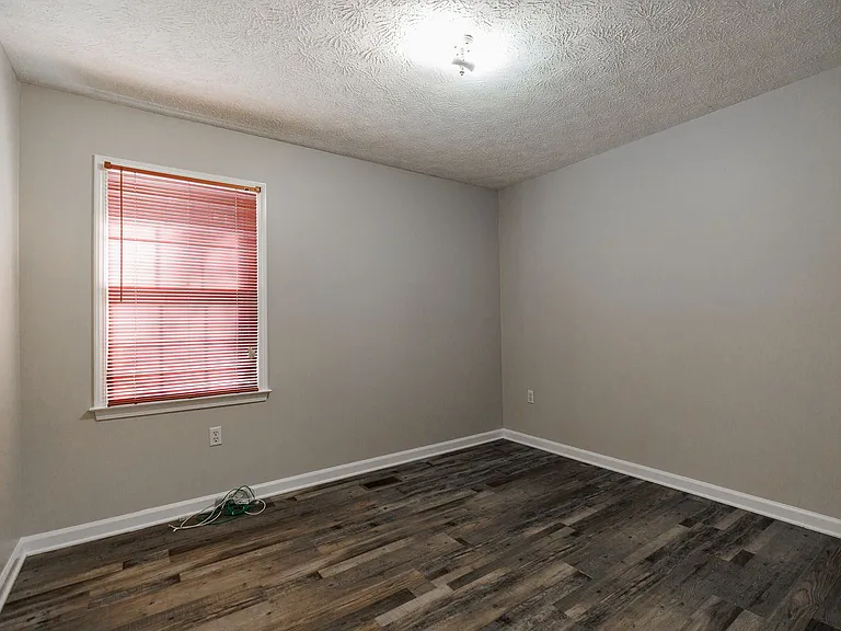 1160 Grayson Ln — Photo 12