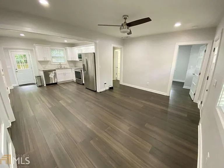 1127 Dobbs Dr SE — Photo 5