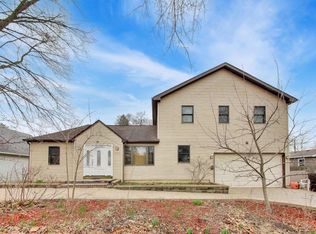 5115 Parkview Dr, Mccullom Lake, IL