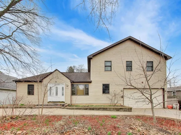 5115 Parkview Dr, McCullom Lake, IL 60050