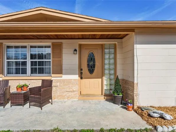 7401 Country Club Dr, Hudson, FL 34667