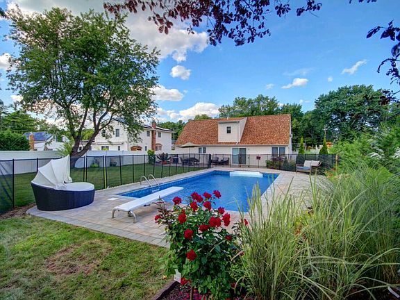 5th image of 60 Wexford Dr