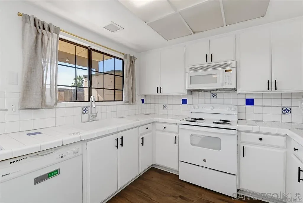 625 S Fig St S — Photo 1