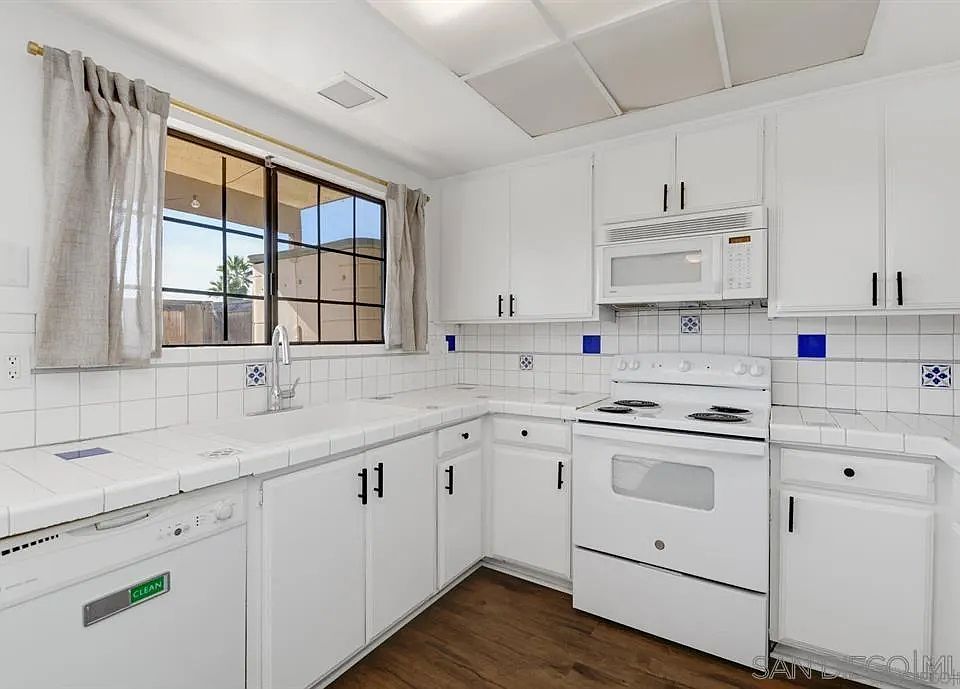 1st image of 625 S Fig St APT 10