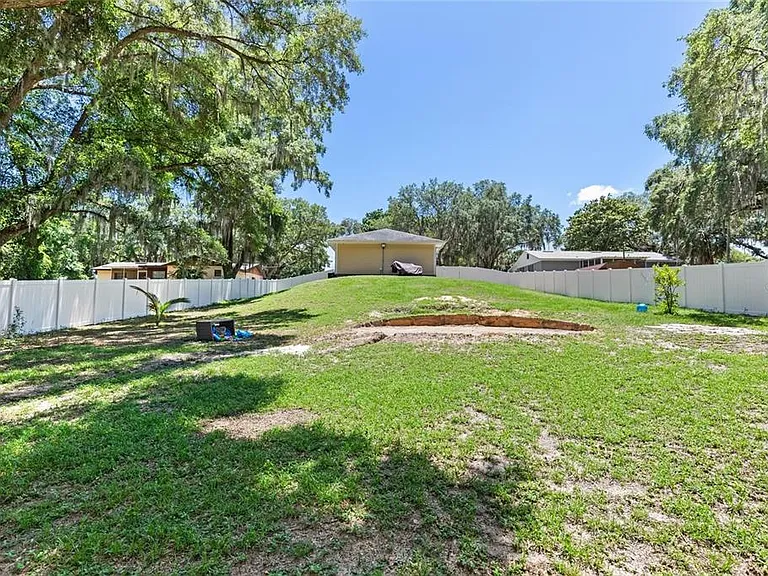 206 E Catawba St — Photo 1