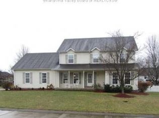 15 Brookgreen Dr, Hurricane, WV 25526