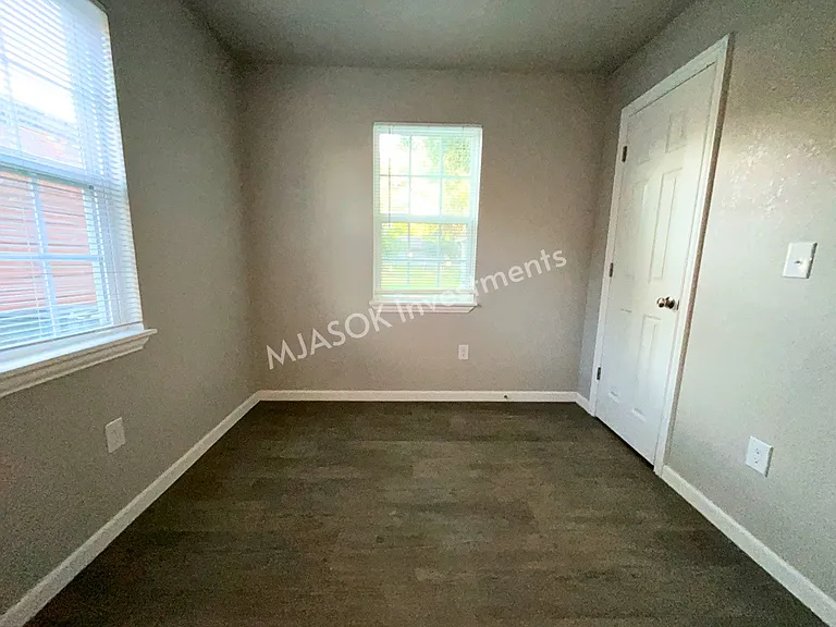 1808 NW Taft Ave — Photo 14
