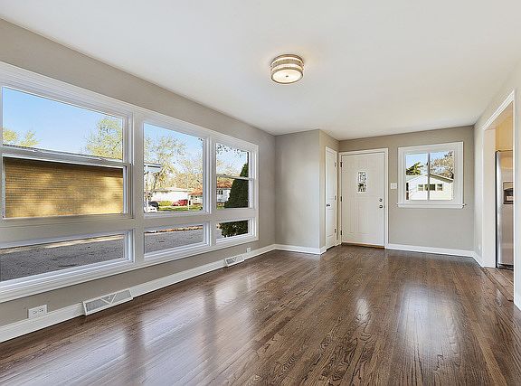 3rd image of 336 Carey Ct