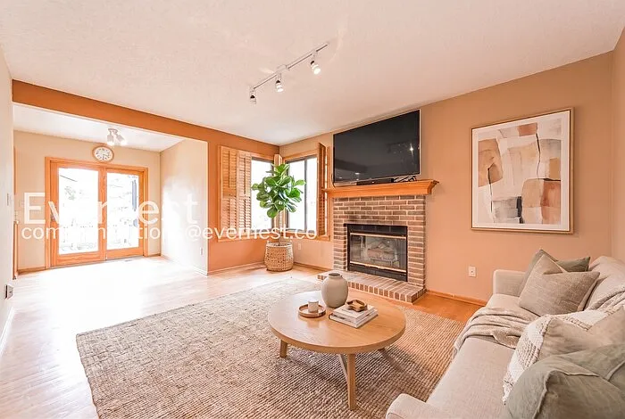 3 bed, 2.5 bath, 2150 sqft, $3,100 — Photo 4