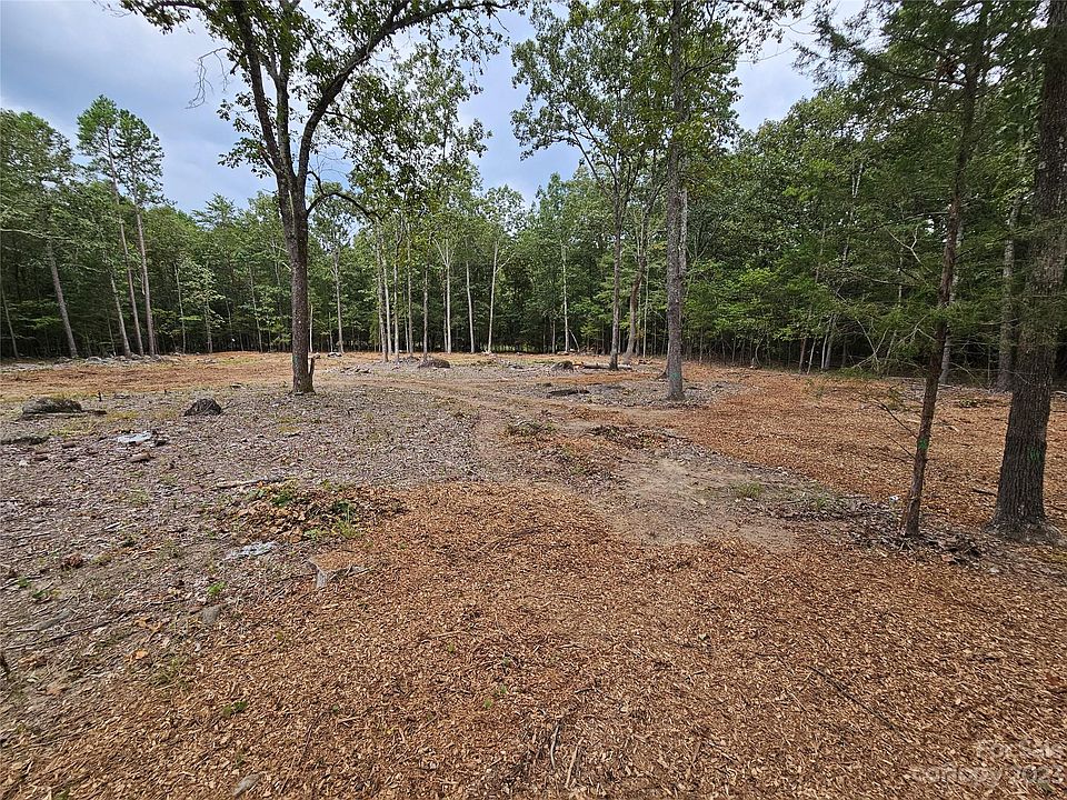1st image of 513 Castlewood Cir