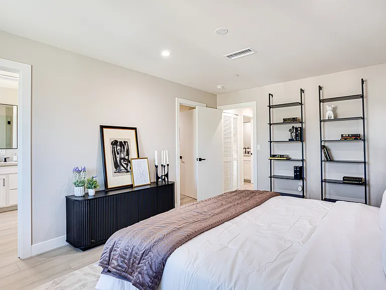 1020 S Mollison Ave — Photo 28