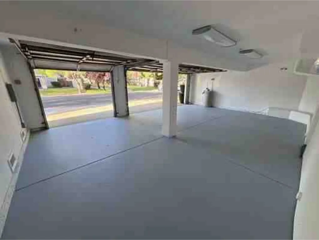 4 bed, 2223 sqft, $3,800 — Photo 2