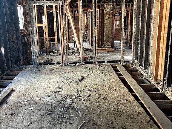 4th image of 1422 Vincennes Street