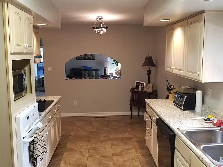 2629 Templeton Gap Rd — Photo 5