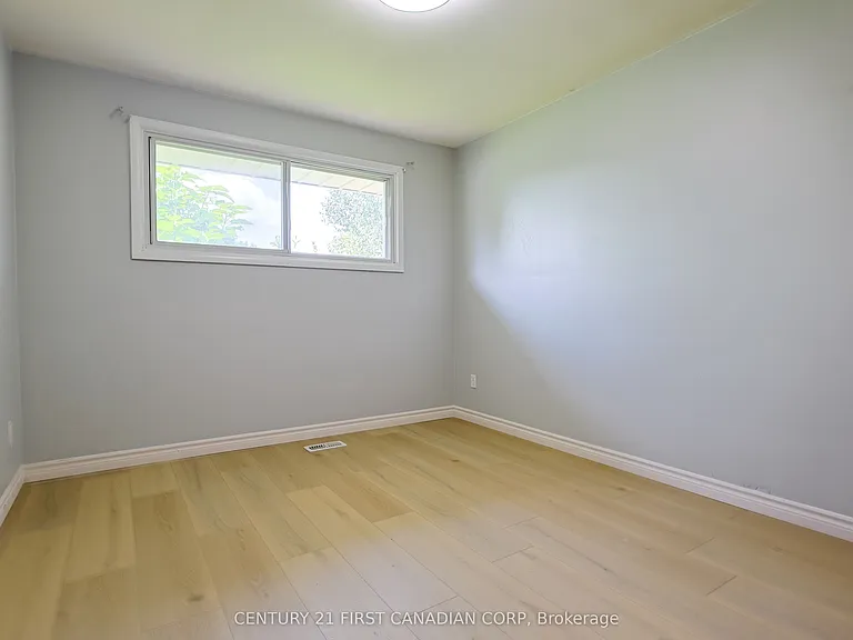 268 Burlington Cres #UPPER — Photo 17