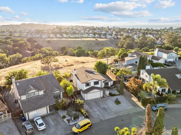 138 Eagle Ct, Hercules, CA 94547