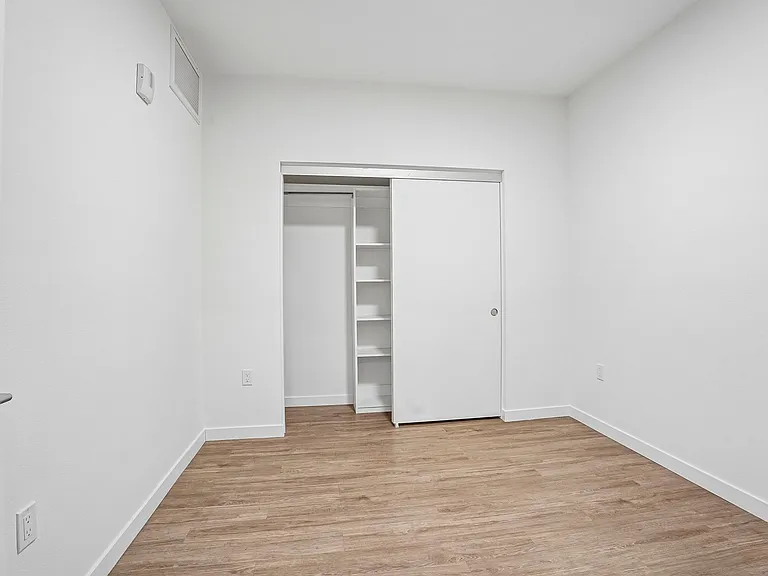 Kara Apartment in Koreatown — Photo 32