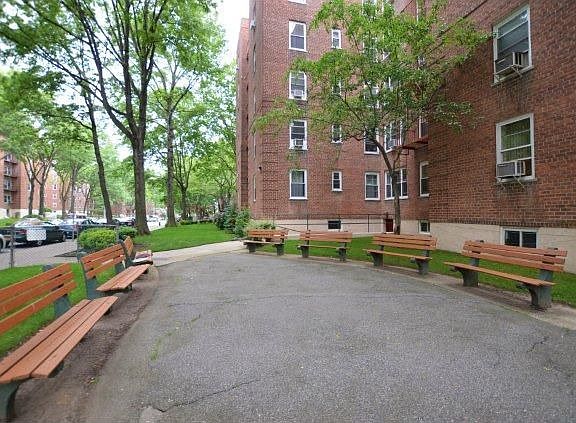 2nd image of 27-05 Parsons Blvd APT 4C