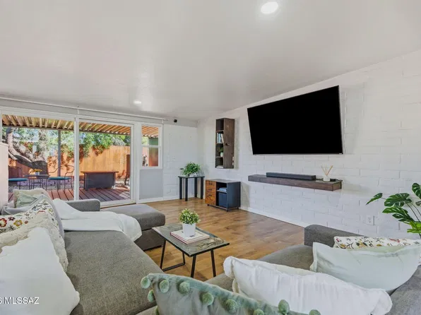 7041 E 42nd St, Tucson, AZ 85730