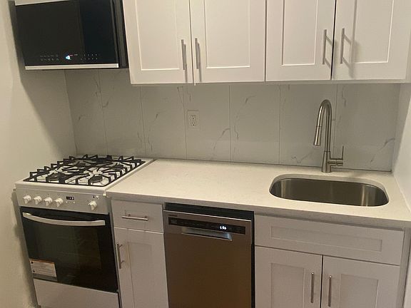 5th image of 155 E 38th St APT 17C