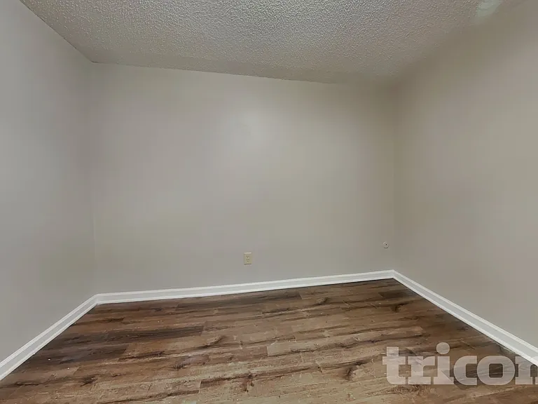 405 Ashington Ct — Photo 21