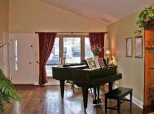 1590 Grove Ave, Highland Park, IL 60035