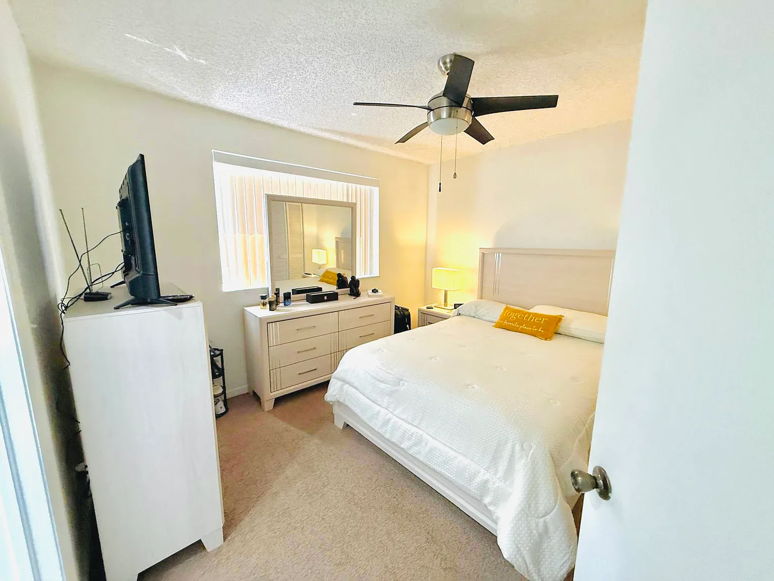 2 bed, 2.5 bath, 1241 sqft, $2,650 — Photo 4
