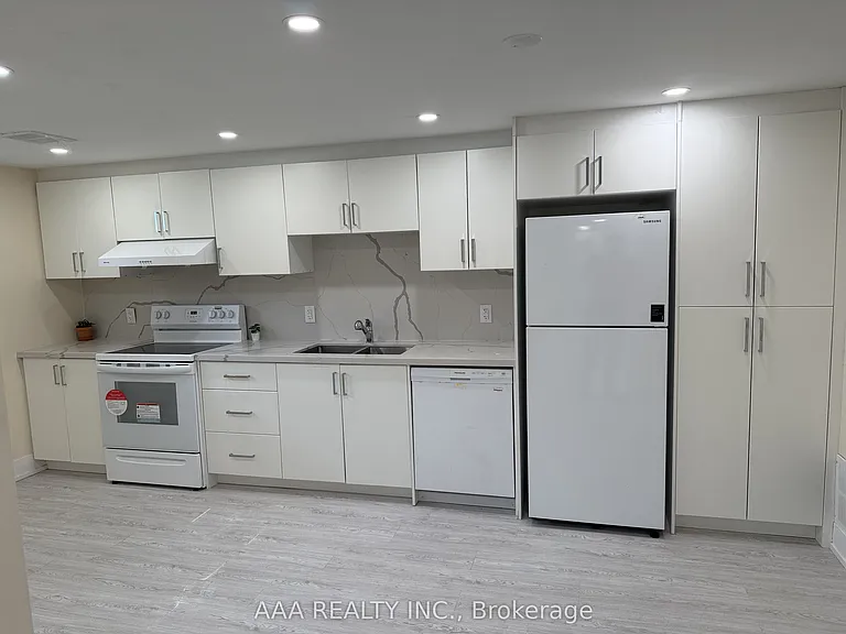 27 Kingsview Blvd #1 — Photo 7