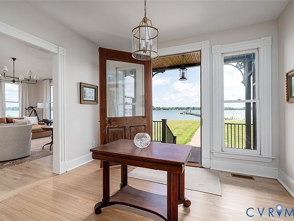 3rd image of 7298 Ditchley Pl