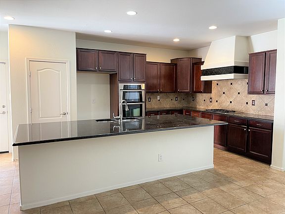 20220927_180419817_iOS (2)_10062022