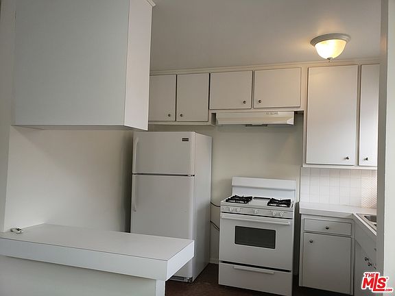 4th image of 11816 Chandler Blvd #12