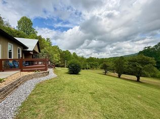 876 Gibson Hl, Hiawassee, GA 30546