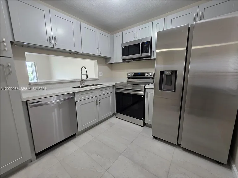 3790 N University Dr #H-1 — Photo 1