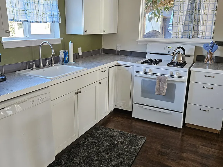 3228 Grand Ave #B — Photo 6