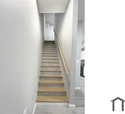 812 Appleton St — Photo 4